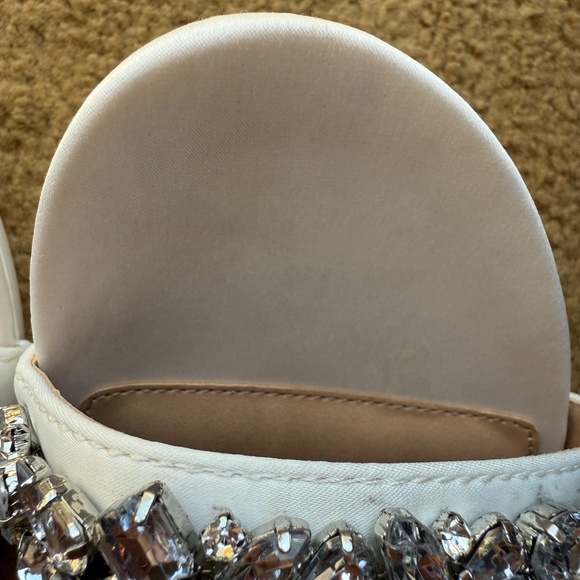 Pashion Footwear Size 8 White Satin Crystal Pashionista no Bow or Flat caps - Picture 11 of 11